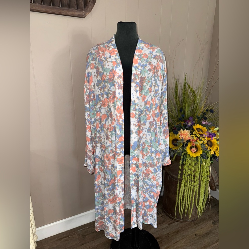 Wonderly • Printed Long Sleeve Kimono